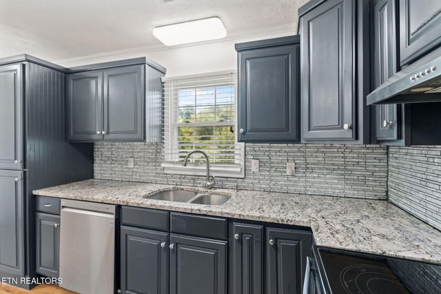 412 George Washington Drive, Dandridge, TN 37725