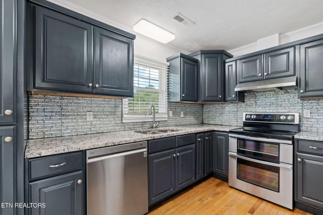 412 George Washington Drive, Dandridge, TN 37725