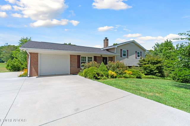 412 George Washington Drive, Dandridge, TN 37725