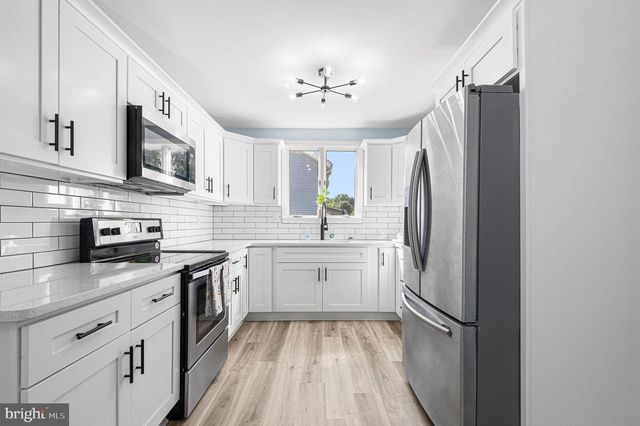 101 PARK AVE, Morrisville, PA 19067