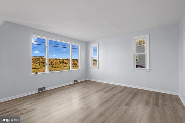 101 PARK AVE, Morrisville, PA 19067