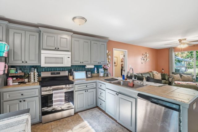 112 Mckinnon St., Petal, MS 39465