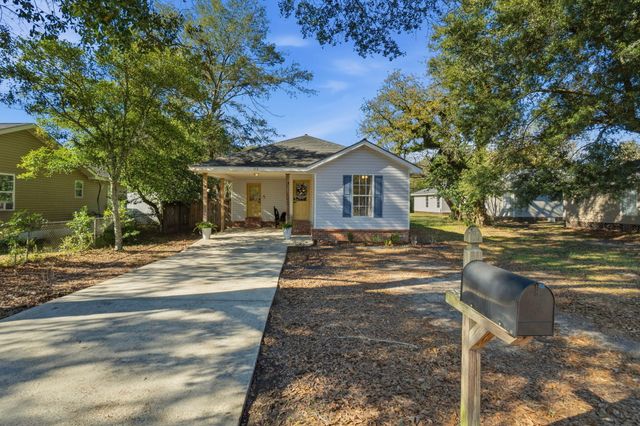 112 Mckinnon St., Petal, MS 39465