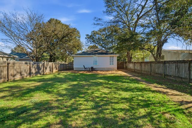 112 Mckinnon St., Petal, MS 39465