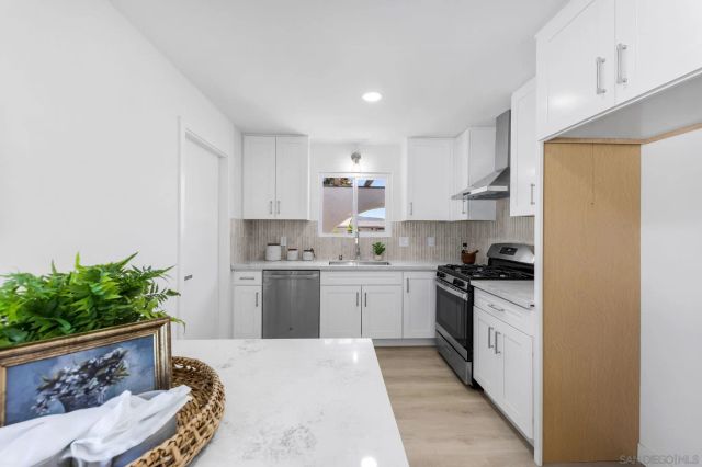 8284 Brookhaven Rd, San Diego, CA 92114