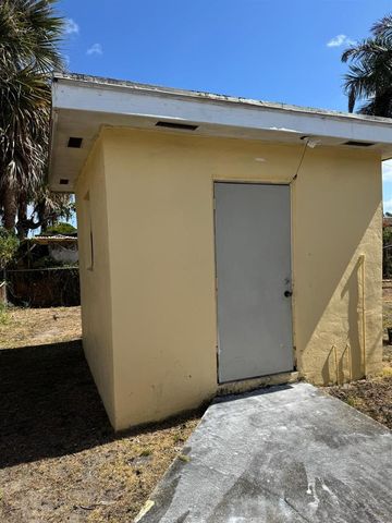 958 W 4th Street, Riviera Beach, FL 33404