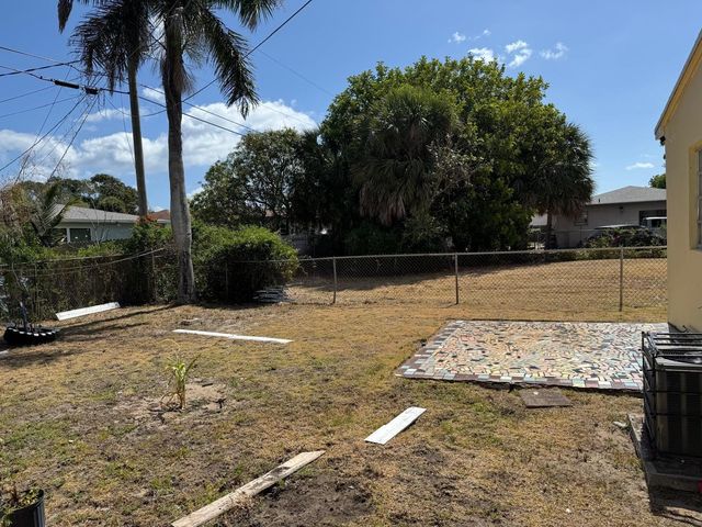 958 W 4th Street, Riviera Beach, FL 33404