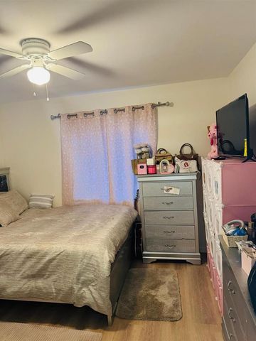 958 W 4th Street, Riviera Beach, FL 33404