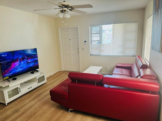 958 W 4th Street, Riviera Beach, FL 33404