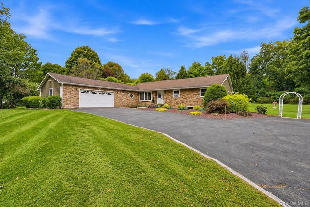 27 Bobolink Lane, Salt Point, NY 12578