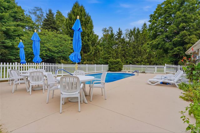 27 Bobolink Lane, Salt Point, NY 12578
