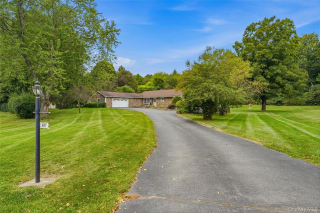 27 Bobolink Lane, Salt Point, NY 12578