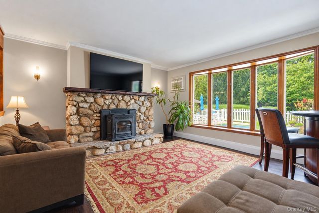 27 Bobolink Lane, Salt Point, NY 12578