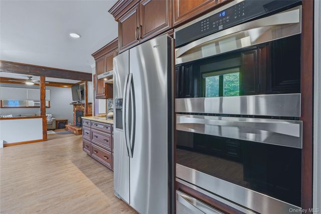 27 Bobolink Lane, Salt Point, NY 12578