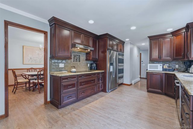 27 Bobolink Lane, Salt Point, NY 12578