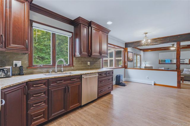 27 Bobolink Lane, Salt Point, NY 12578