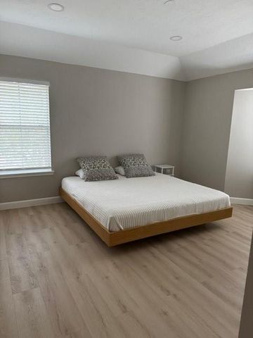 8051 Bay Branch Drive 432, Spring, TX 77382