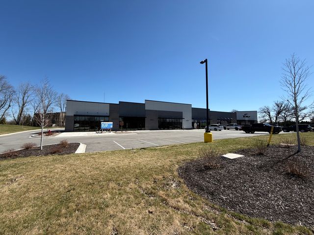 2584 Middle Road, Bettendorf, IA 52722