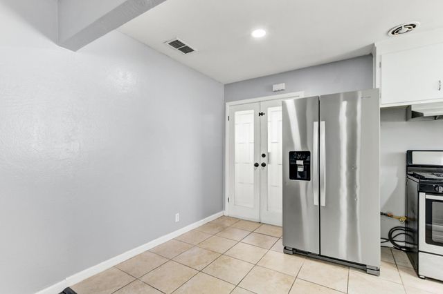 4960 Bradford Dr, Sacramento, CA 95820