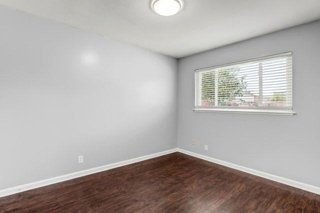 4960 Bradford Dr, Sacramento, CA 95820