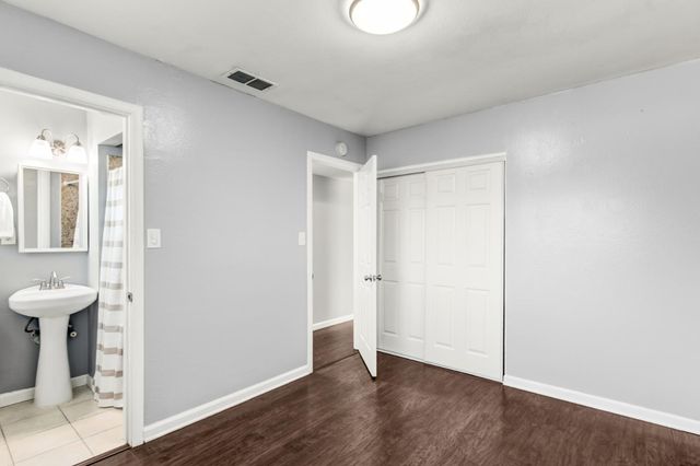 4960 Bradford Dr, Sacramento, CA 95820