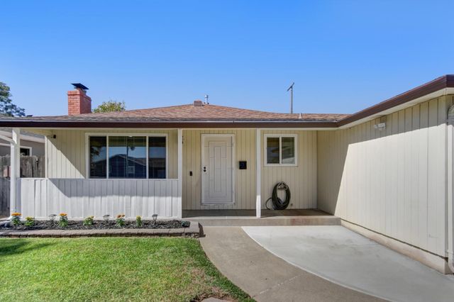 4960 Bradford Dr, Sacramento, CA 95820