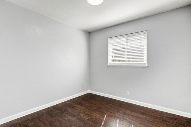 4960 Bradford Dr, Sacramento, CA 95820