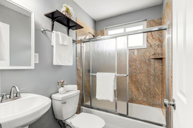 4960 Bradford Dr, Sacramento, CA 95820