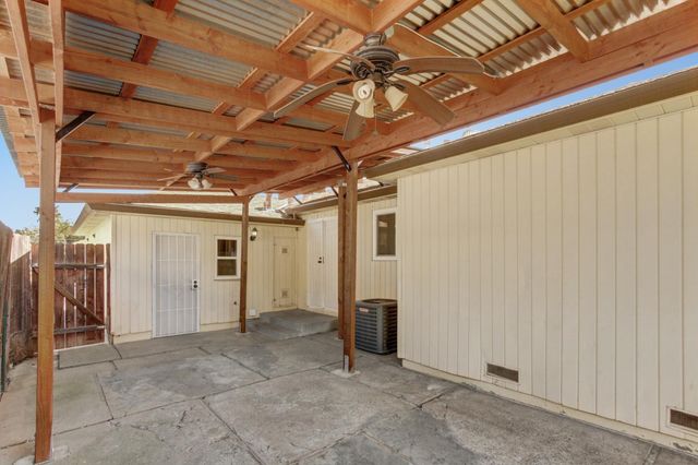 4960 Bradford Dr, Sacramento, CA 95820