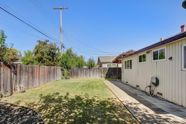 4960 Bradford Dr, Sacramento, CA 95820