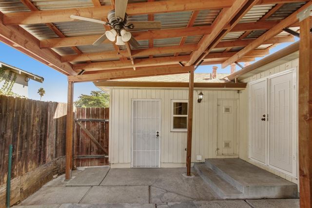 4960 Bradford Dr, Sacramento, CA 95820