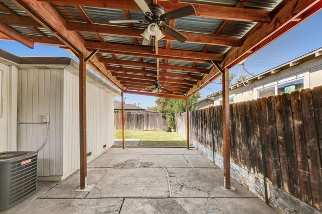 4960 Bradford Dr, Sacramento, CA 95820