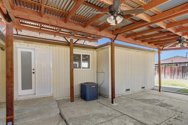 4960 Bradford Dr, Sacramento, CA 95820
