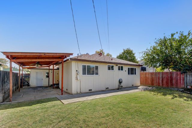 4960 Bradford Dr, Sacramento, CA 95820