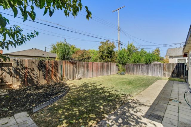 4960 Bradford Dr, Sacramento, CA 95820