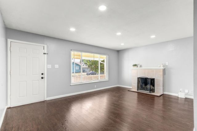 4960 Bradford Dr, Sacramento, CA 95820