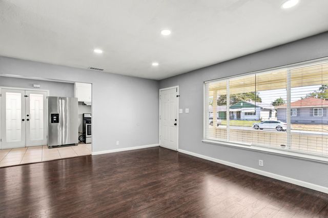 4960 Bradford Dr, Sacramento, CA 95820
