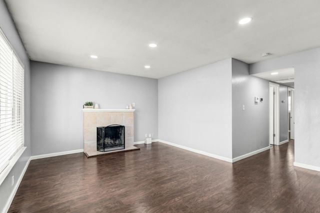 4960 Bradford Dr, Sacramento, CA 95820