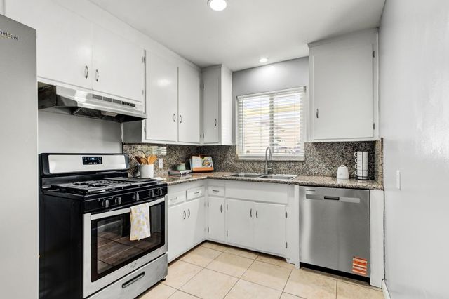 4960 Bradford Dr, Sacramento, CA 95820