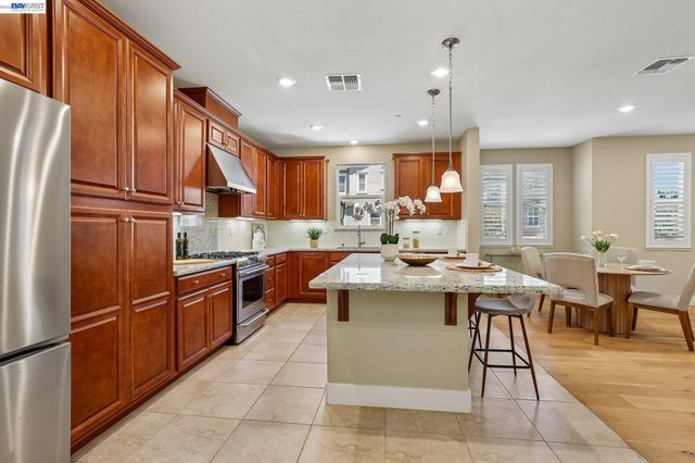 2836 Stringham Way, Dublin, CA 94568