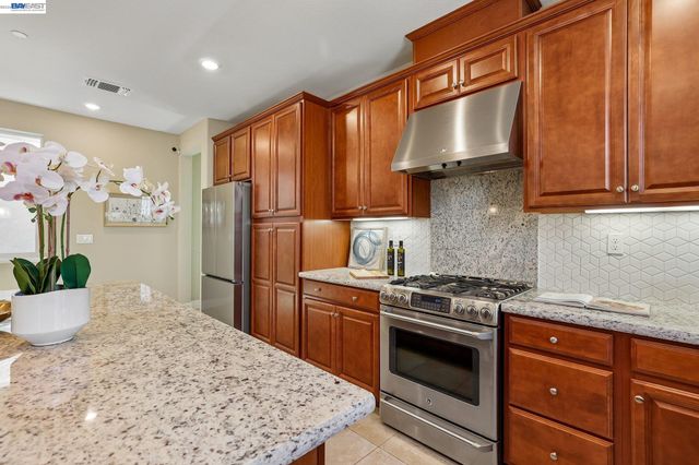 2836 Stringham Way, Dublin, CA 94568