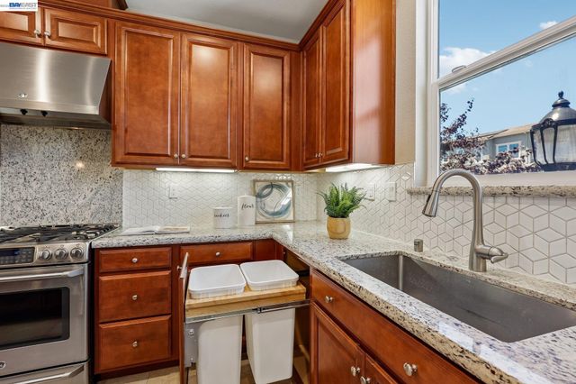 2836 Stringham Way, Dublin, CA 94568