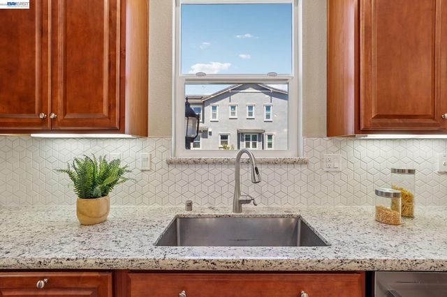 2836 Stringham Way, Dublin, CA 94568