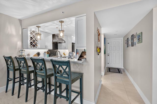 2401 Marina Isle Way 105, Jupiter, FL 33477