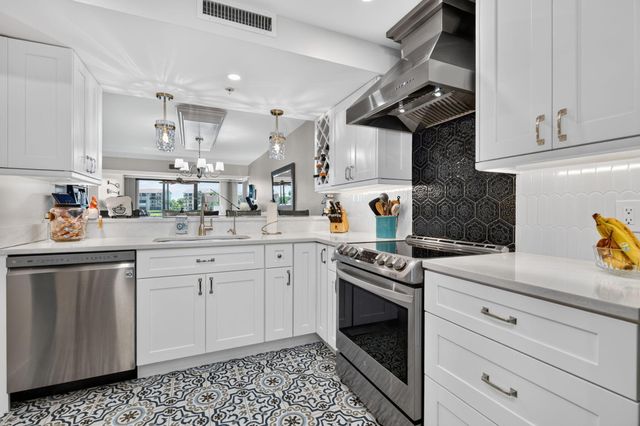 2401 Marina Isle Way 105, Jupiter, FL 33477