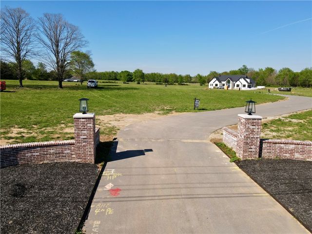 3170 W Bowen Boulevard, Fayetteville, AR 72703
