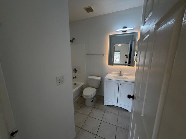 10336 Fox Trail Road S 1304, West Palm Beach, FL 33411
