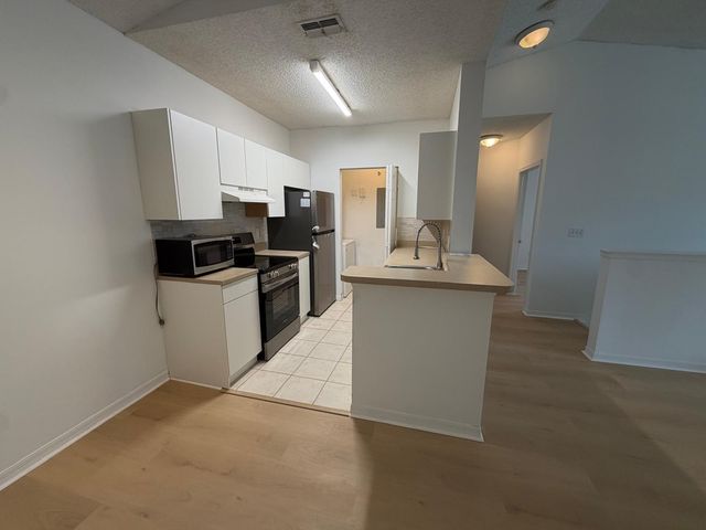10336 Fox Trail Road S 1304, West Palm Beach, FL 33411