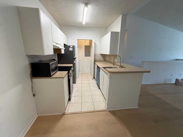 10336 Fox Trail Road S 1304, West Palm Beach, FL 33411