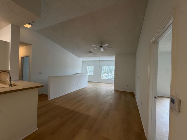 10336 Fox Trail Road S 1304, West Palm Beach, FL 33411